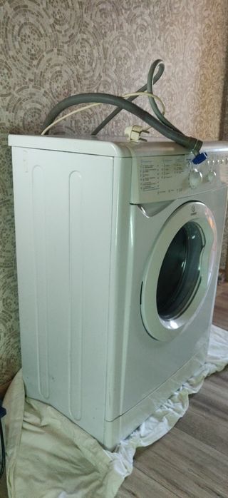 Пральна машина автоматична Indesit IWSB 5105