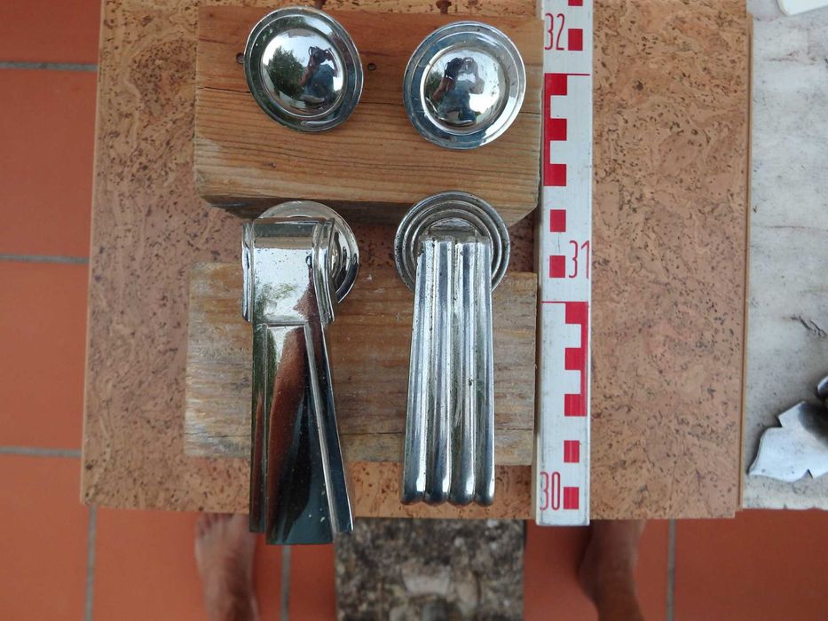 Batentes e puxadores de porta