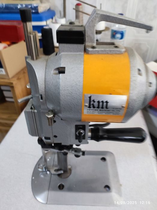 Máquina de cortar tecido vertical