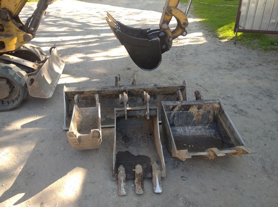 Usługi minikoparką Cat301.6C
