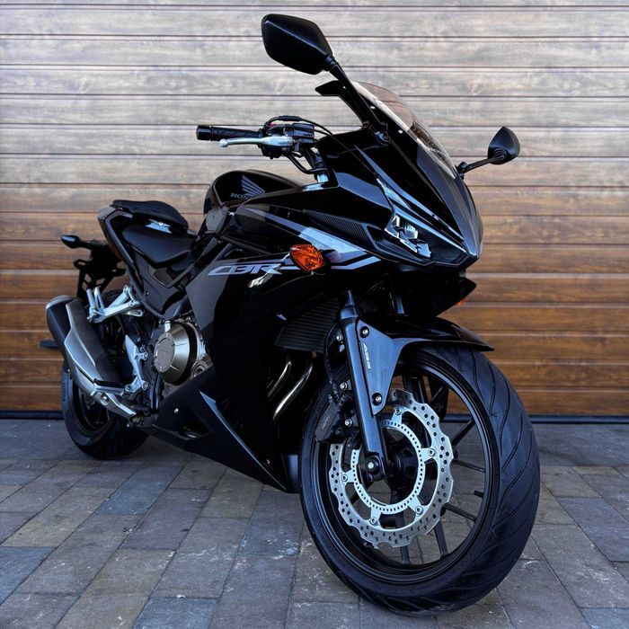 Продам мотоцикл Honda CBR400R (1071)