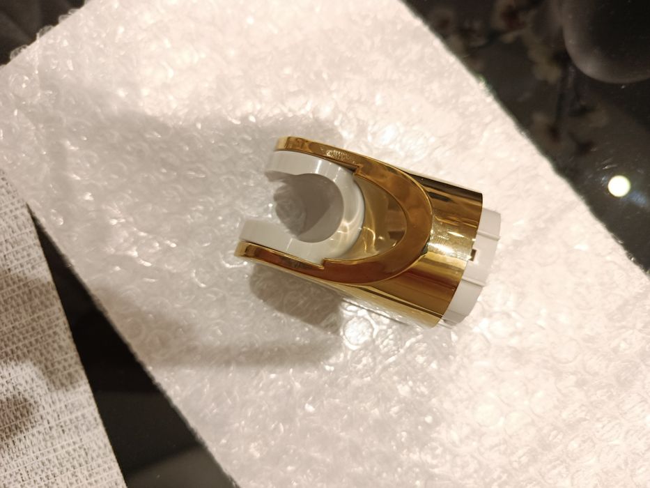 Uchwyt  prysznicowy Omnires złoty nowy.