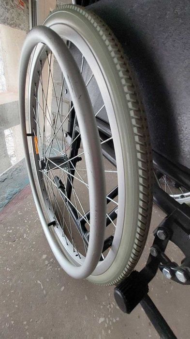 Інвалідна коляска (нова)