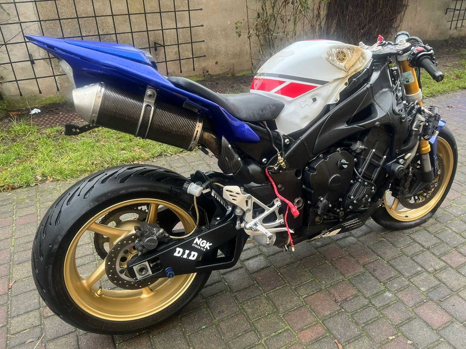 Yamaha R1 RN 22. 10 rok