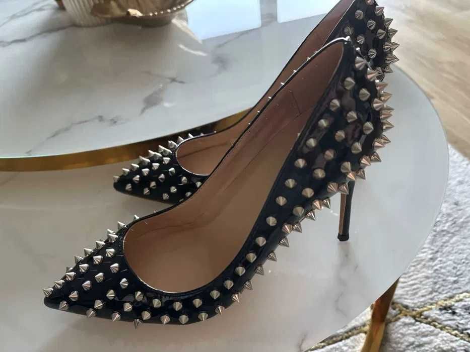 Czarne Ćwiekowane czółenka