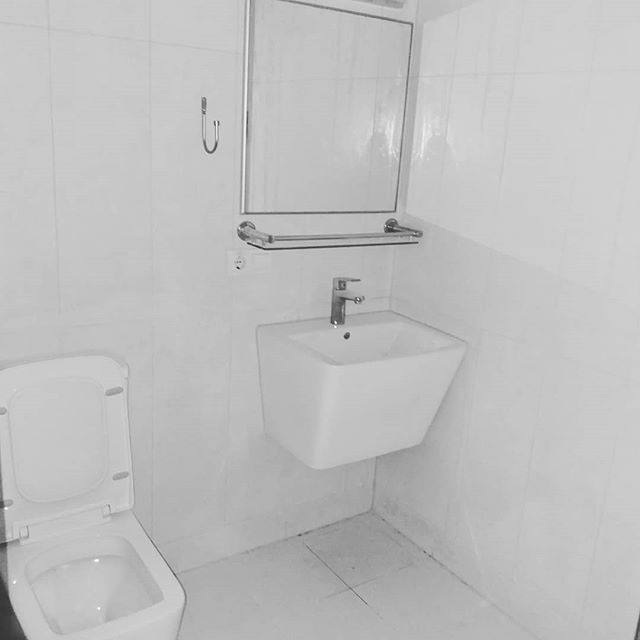 Плиточник, укладка плитки в Харькове