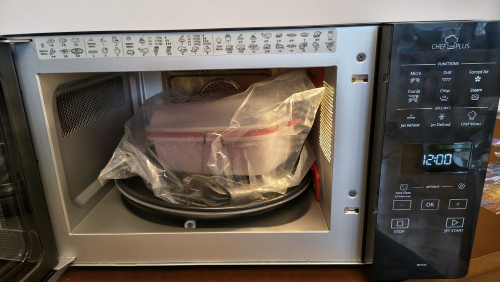 Kuchenka mikrofalowa Whirlpool chef Plus hub