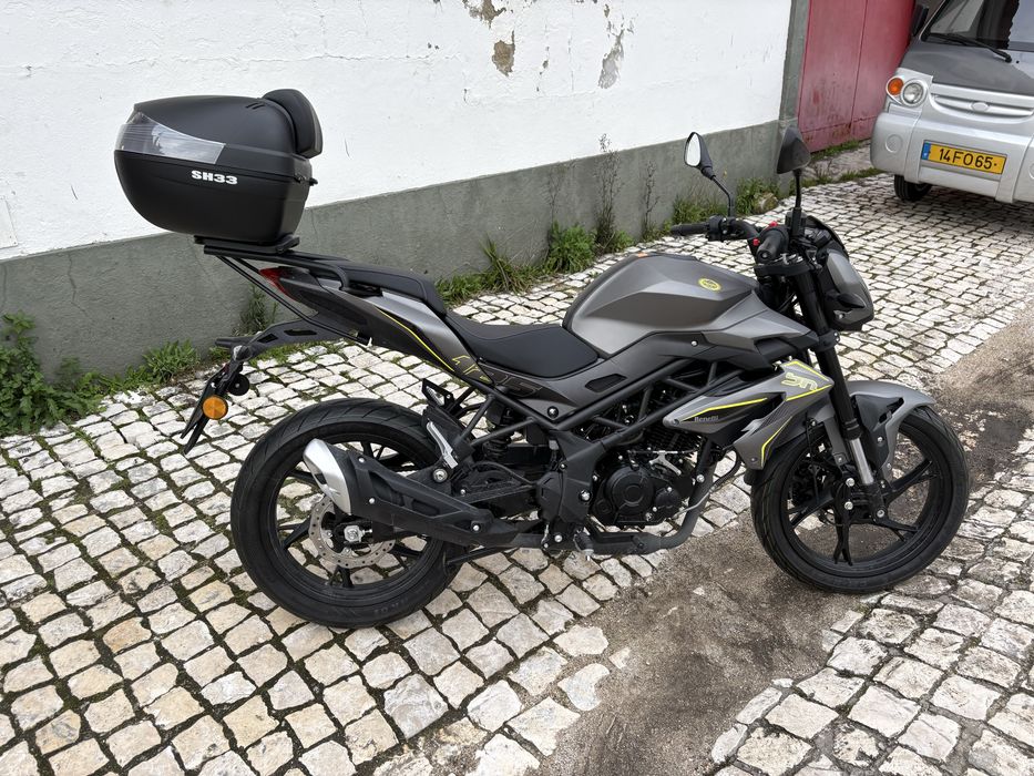 Benelli BN 125 (Jan 2026) – Apenas 1300 km – Como Nova (C/ Top Case)