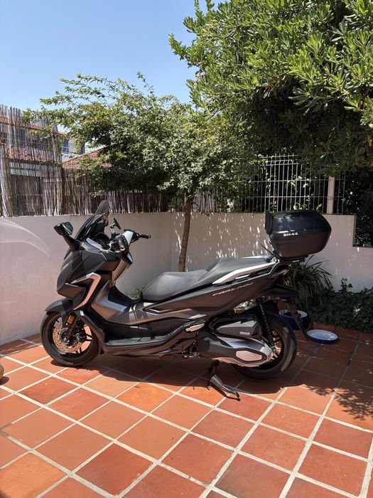 Vendo Honda Forza 350cc