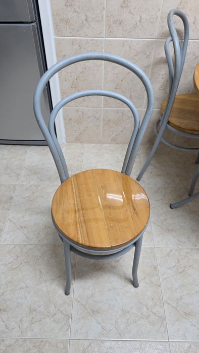 Mesa de cozinha redonda com 4 cadeiras