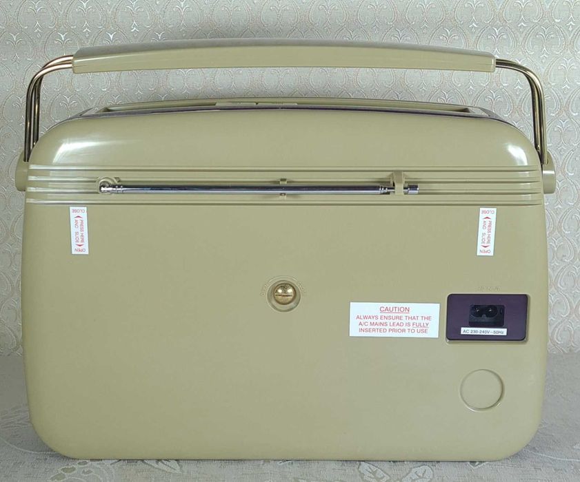 Винтажный радиоприемник марки Bush TR82/97.Новый ,рабочий.Англия.