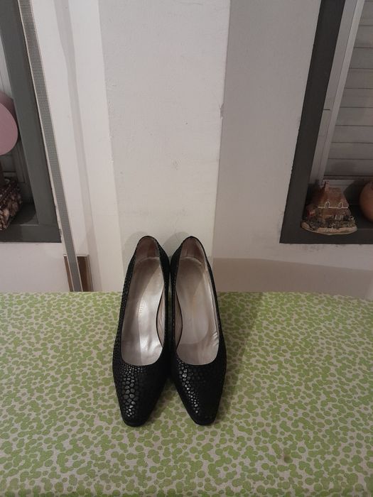 Vendo Sapatos de Senhora VULKO muito bonitos como novos