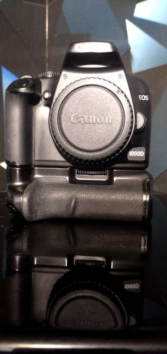 Фотоаппарат canon 1000d body с батарейной ручкой