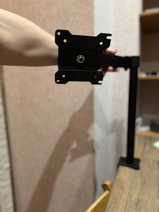 Настільне кріплення для монітора. Кронштейн.