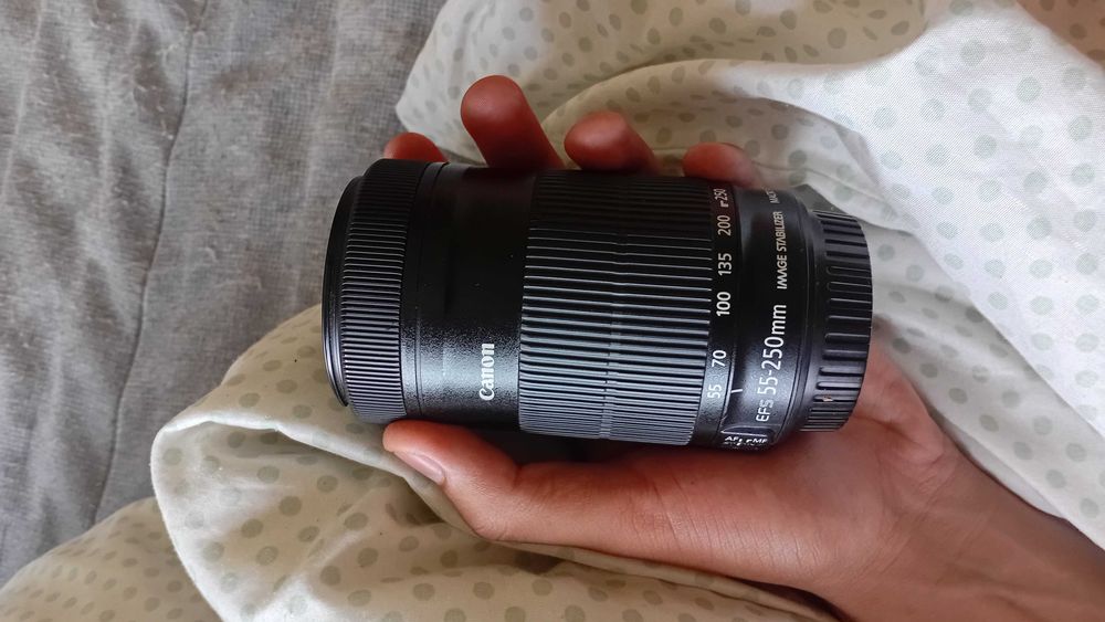 Objetiva Canon EFS 55-250mm F/4.5-5.6 IS II