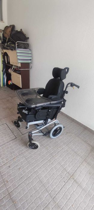 Cadeira de Rodas Invacare Rea Clematis Basculante e Reclinável