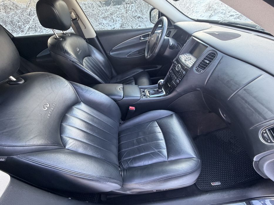 Продам Infinity EX35 AWD газ/бензин  максимальна ідеальний стан!