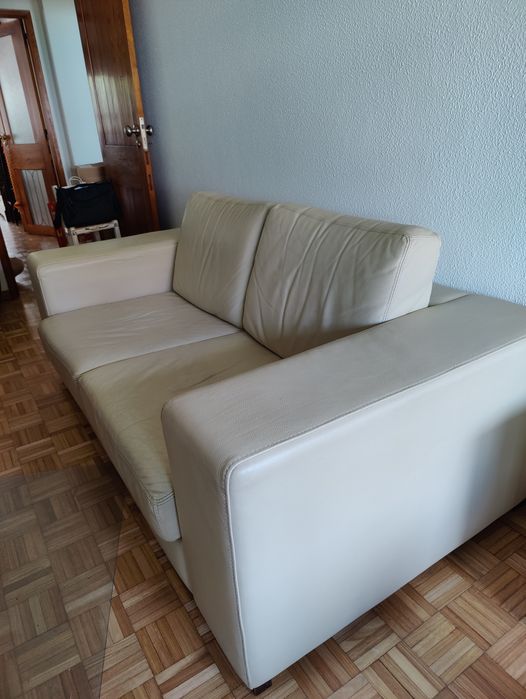 Sofá beje 2 lugares