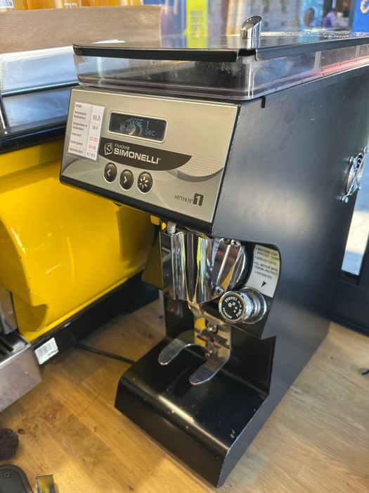 Sprzedam profesjonalny młynek do kawy Nuova Simonelli Mythos One Clima