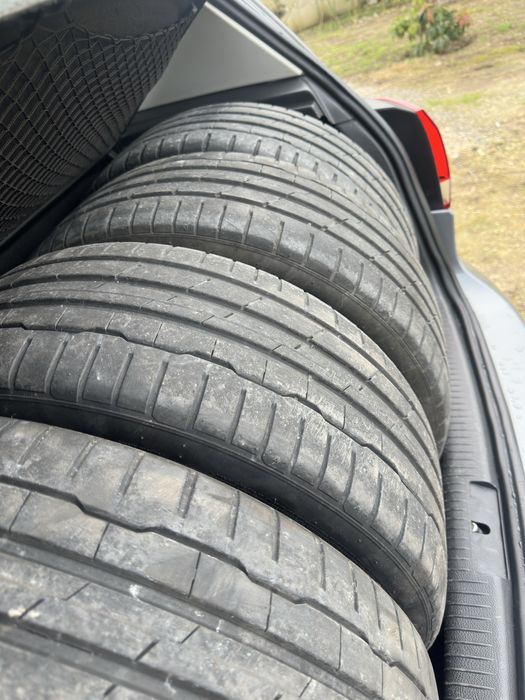 Pneus 205/40 R18  (150€ os quatros)