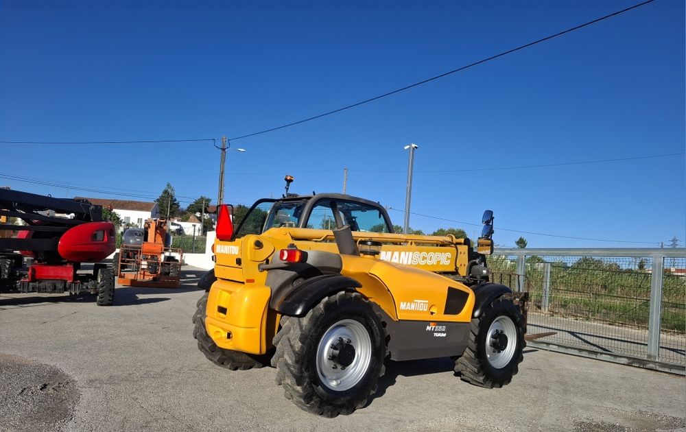 Manitou telescópico 932 com matrícula