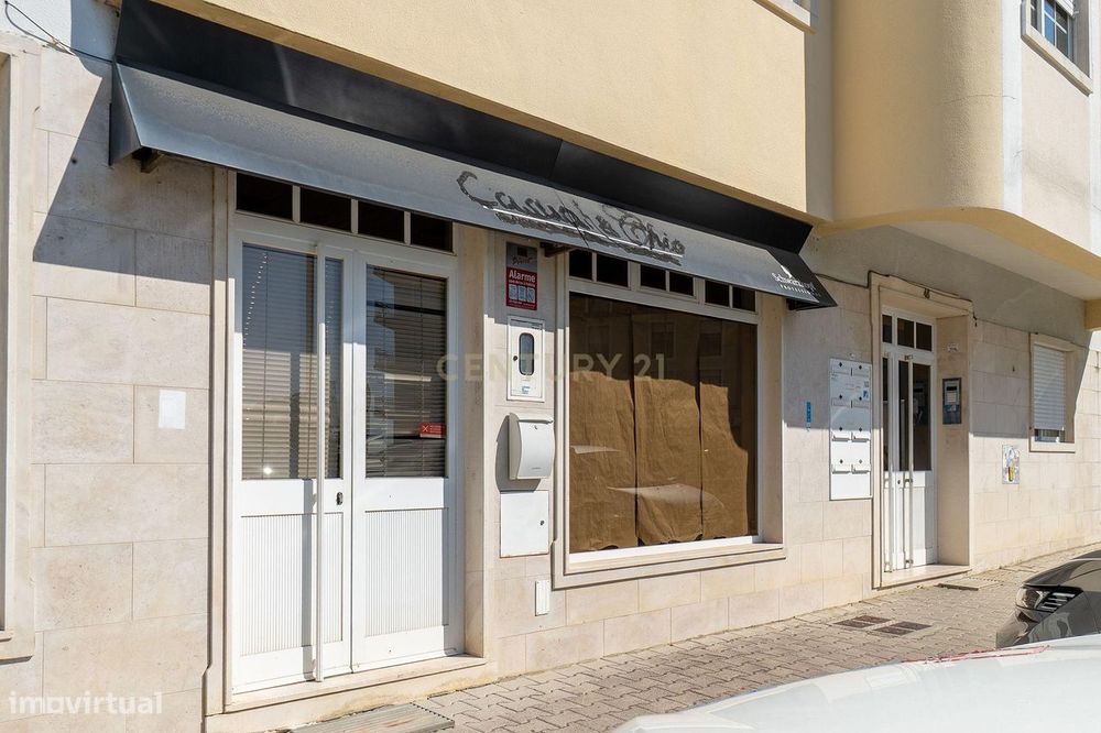 Loja à venda na Torre da Marinha – Oportunidade de Negócio