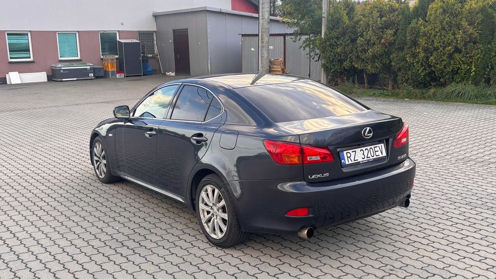 LEXUS IS250 benzyna 2.5L 208km
