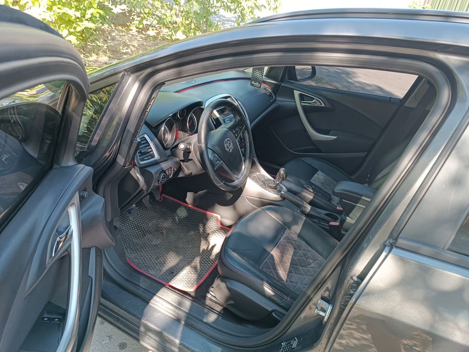 Продам Opel astra j