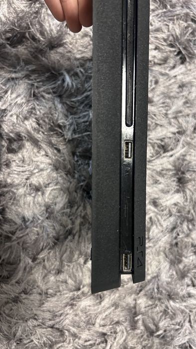 Ps 4 slim 500gb нова з одним джойстиком (білий)-робочий