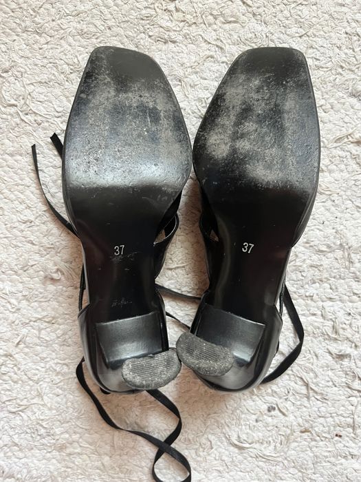 Buty na obcasie czarne wiązane na kostce 37
