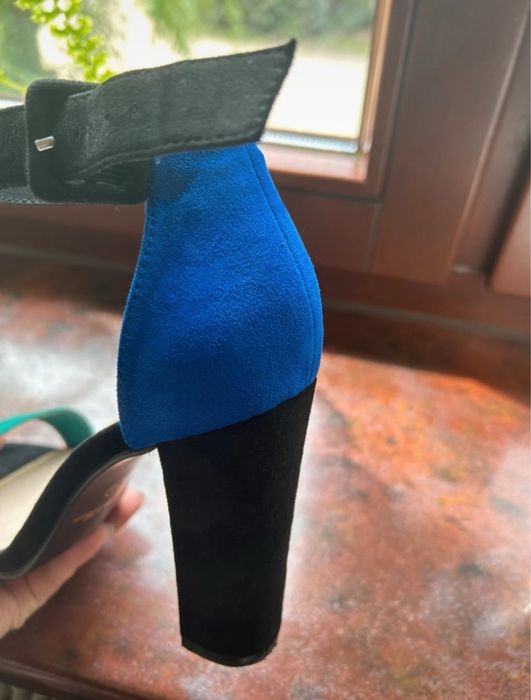 Sandałki na obcasie