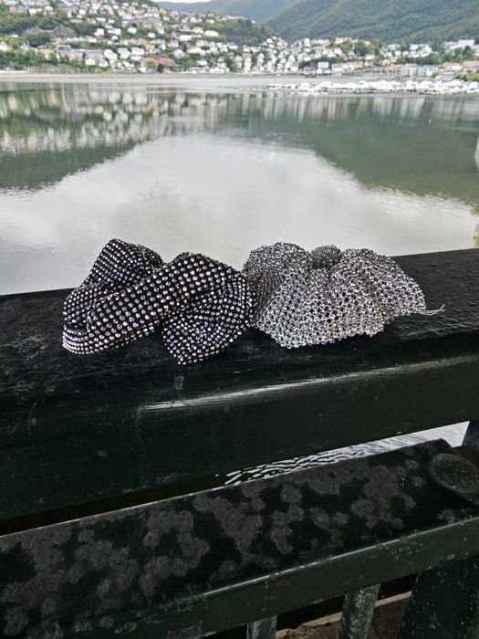 Резинка для волос камни