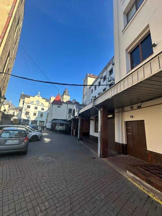 ОРЕНДА ПРИМІЩЕННЯ В ЦЕНТРІ МІСТА — вул. Галицька, 7 (під “Рошен”)