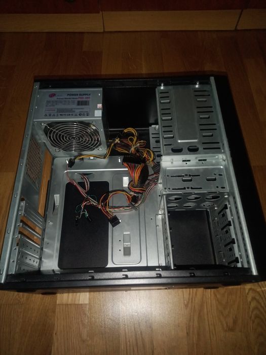 Корпус з блоком живлення