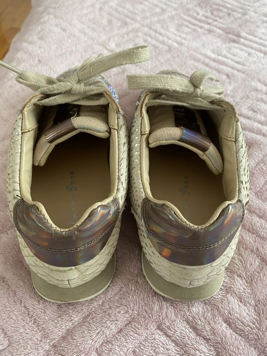 Sapatilhas beje com pedras Alma em Pena