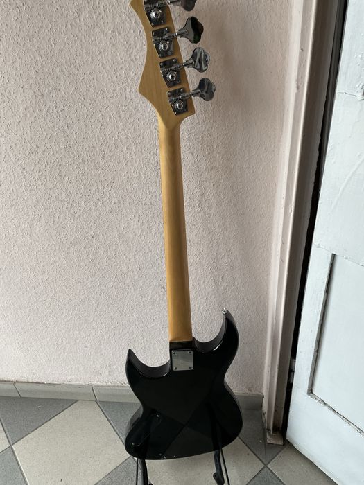 Gitara basowa T. Burton