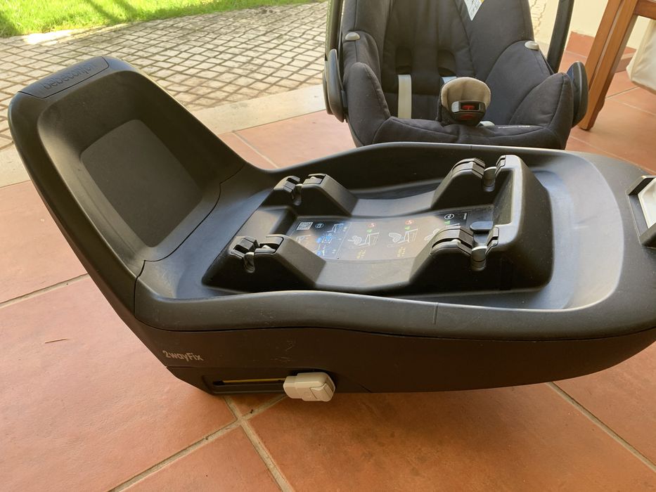 Cadeirinha de bebe e base isofix