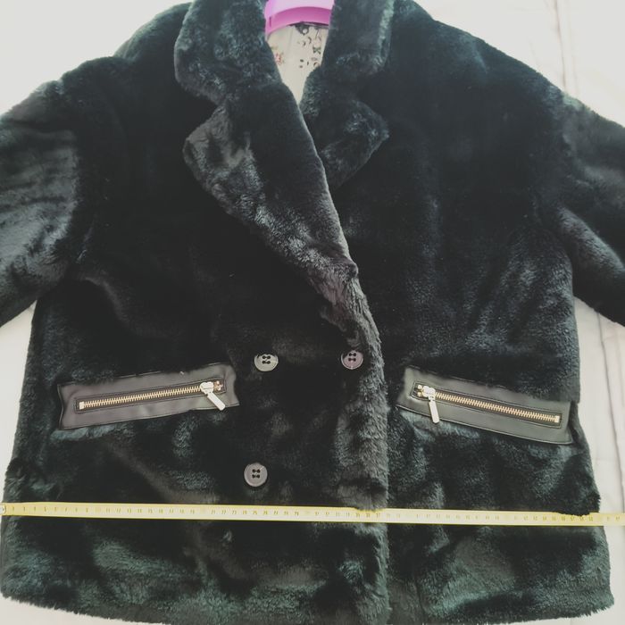Sobretudo, casaco Nakuro preto de pelo sintético, novo