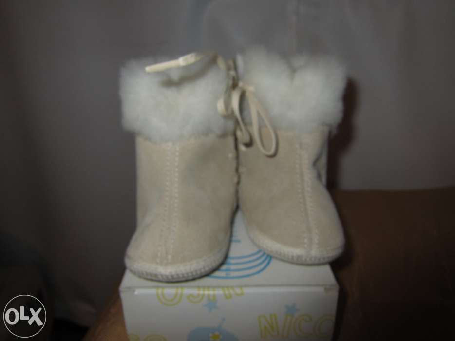 Botas de menino tamanho 16 beje