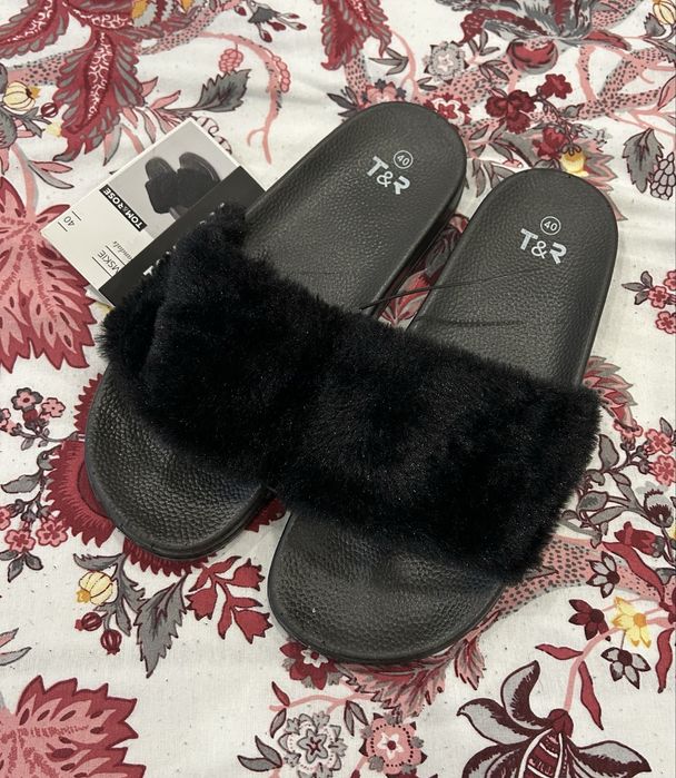 Klapki z futerkiem futrem włochate puszyste Tom Rose ros 39