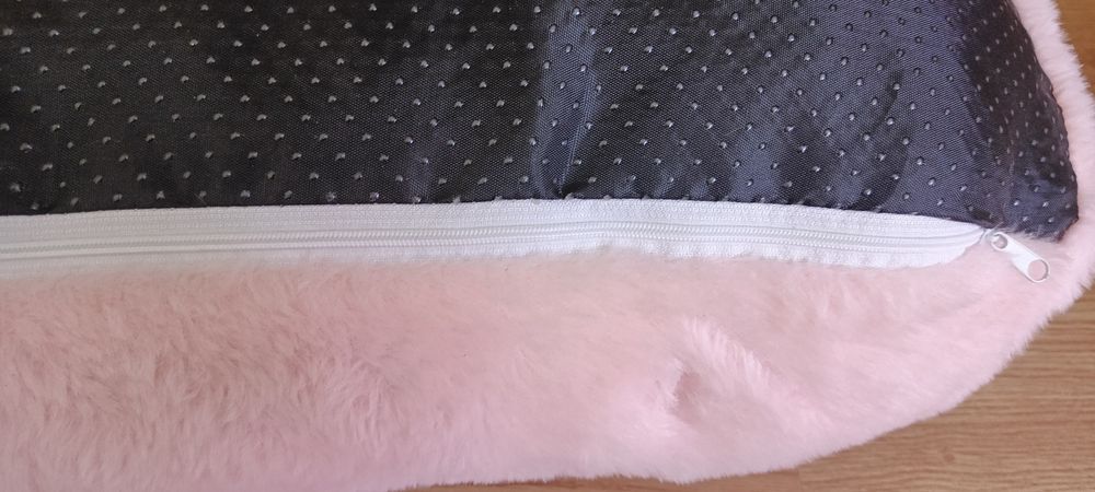 Лежанка для котів або маленьких собак