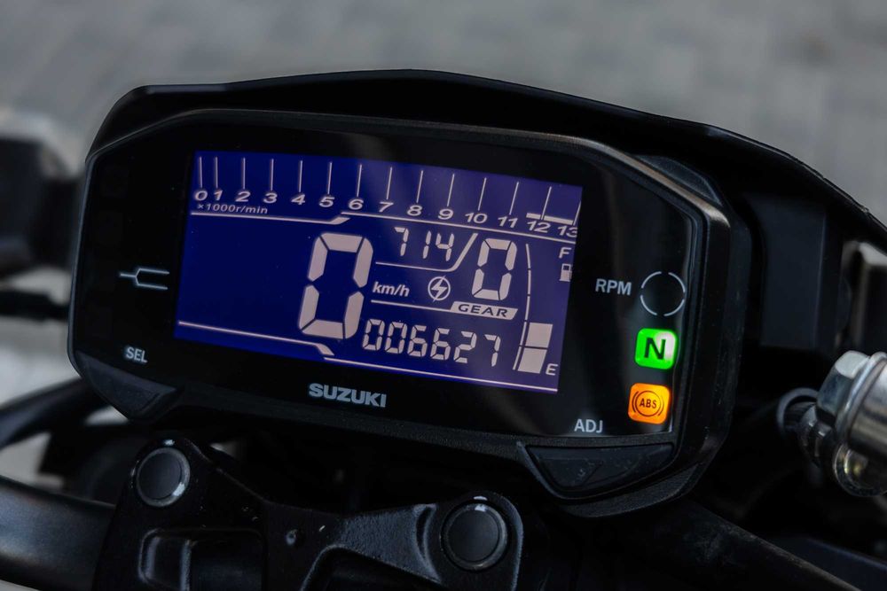 SUZUKI GSX-S125! Como Nova!