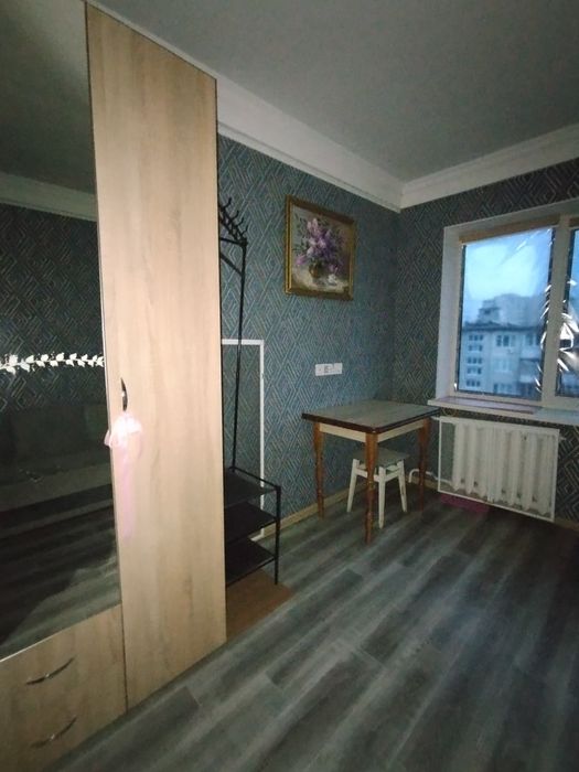 Комунальна квартира в оренду — метро 15 хв, для 1–2 осіб.