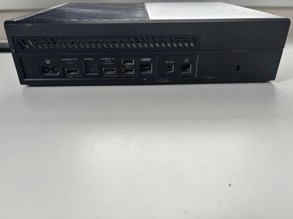 Xbox One 1 TB  stan idealny