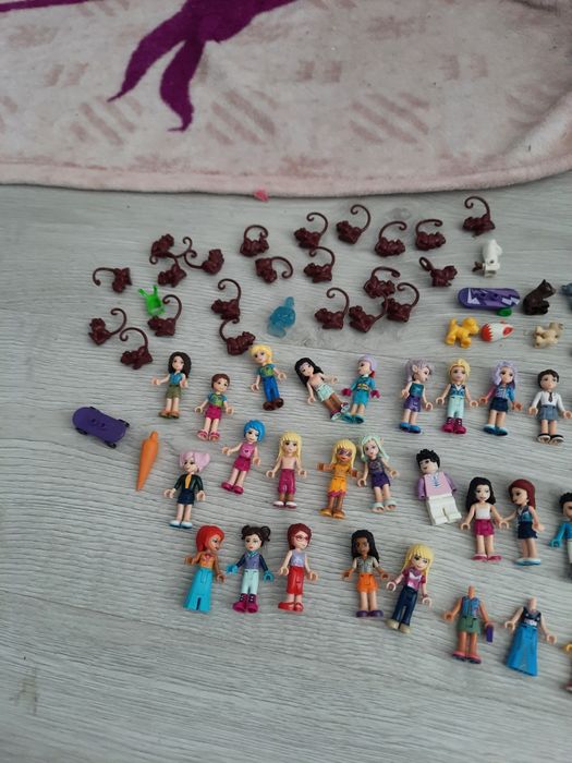Zestaw figurek , laleczek, zwierzaków Lego Friends