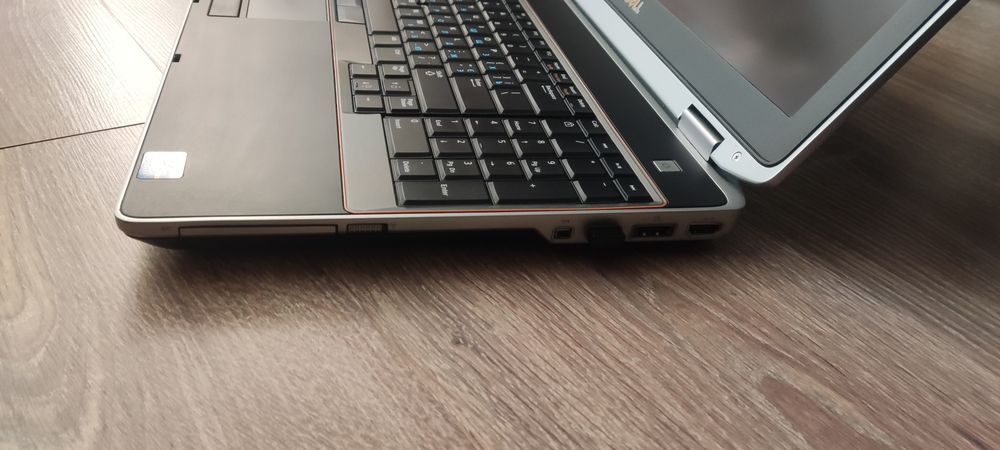 DELL Latitude E6520...