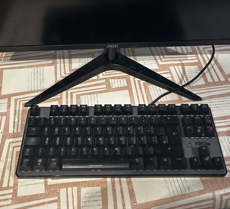 Teclado Gaming KROM Kernel TKL