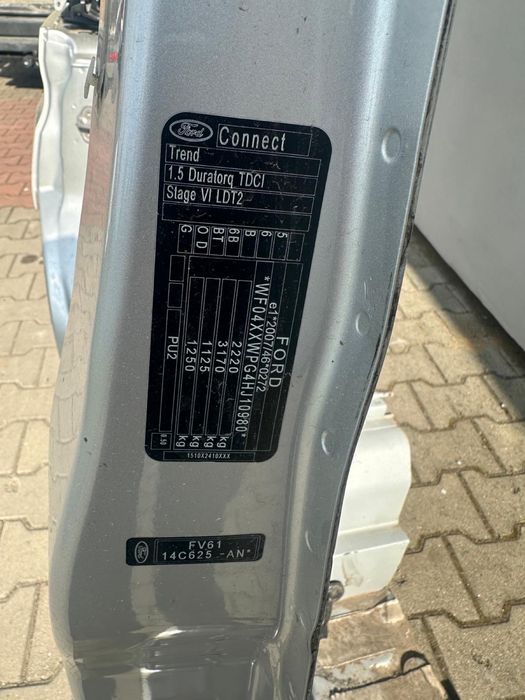 ford connect  ćwiartka prawy tył