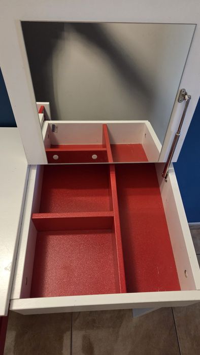 Toaletka IKEA z lustrem