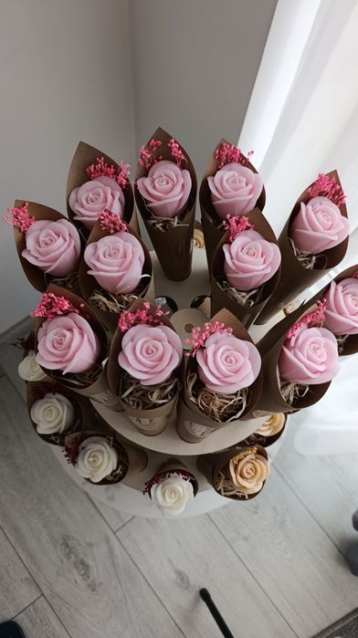 Róża z wosku sojowego